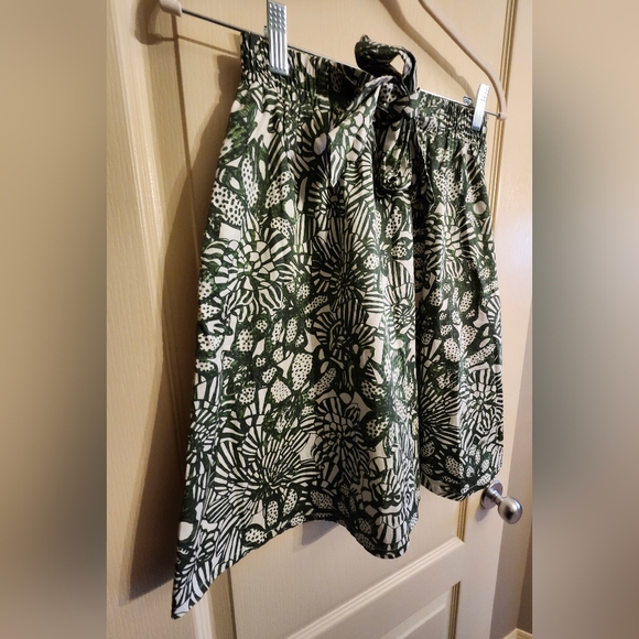 H&M A-Line Green/White Patterned Skirt. Women's Size 6 💚🤍 - Picture 2 of 10